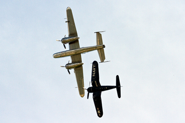 Chance Vought F4U-F Corsair / North American B-25 Mitchell