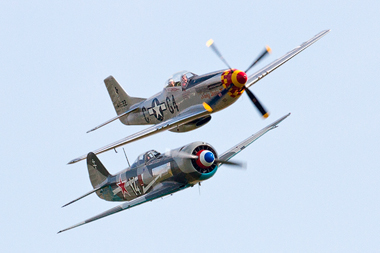 North American P-51 D Mustang ⁄ Let C-11 (Jakowlew Jak-11)