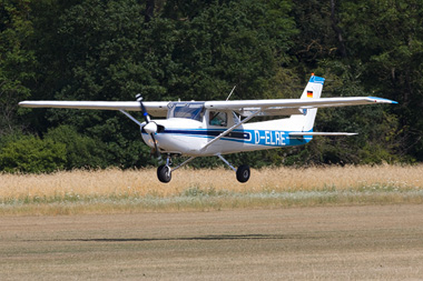 Reims Aviation FR152