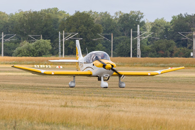 Robin DR.300/180R Remorqueur