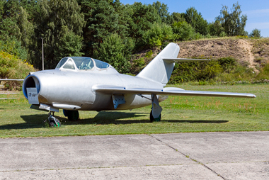 MiG-17UTI