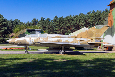 MiG-21UM