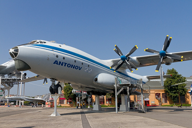 Antonow An-22