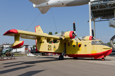 Canadair CL-215